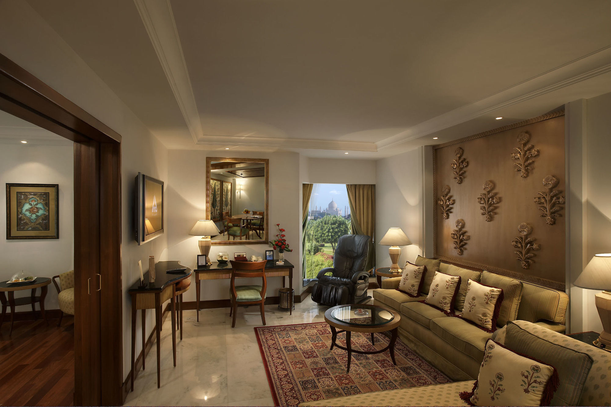 Itc Mughal, A Luxury Collection Resort & Spa, Agra Agra  Exterior foto A living room at the Taj Mahal Palace, Mumbai